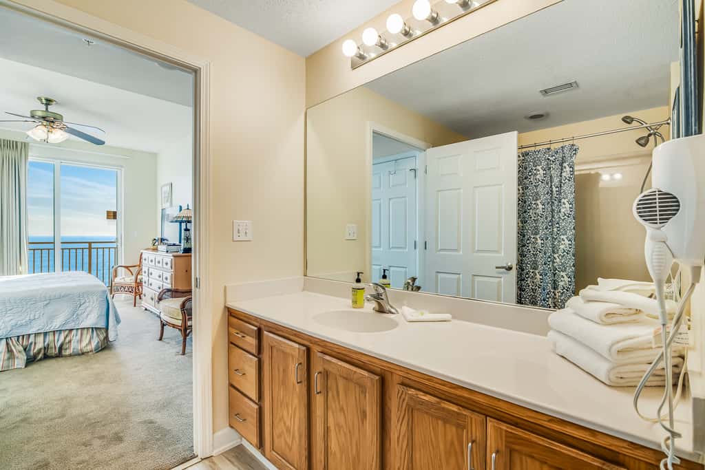 Snow-bird friendly condo with pool & fitness room - walk right out to the sand