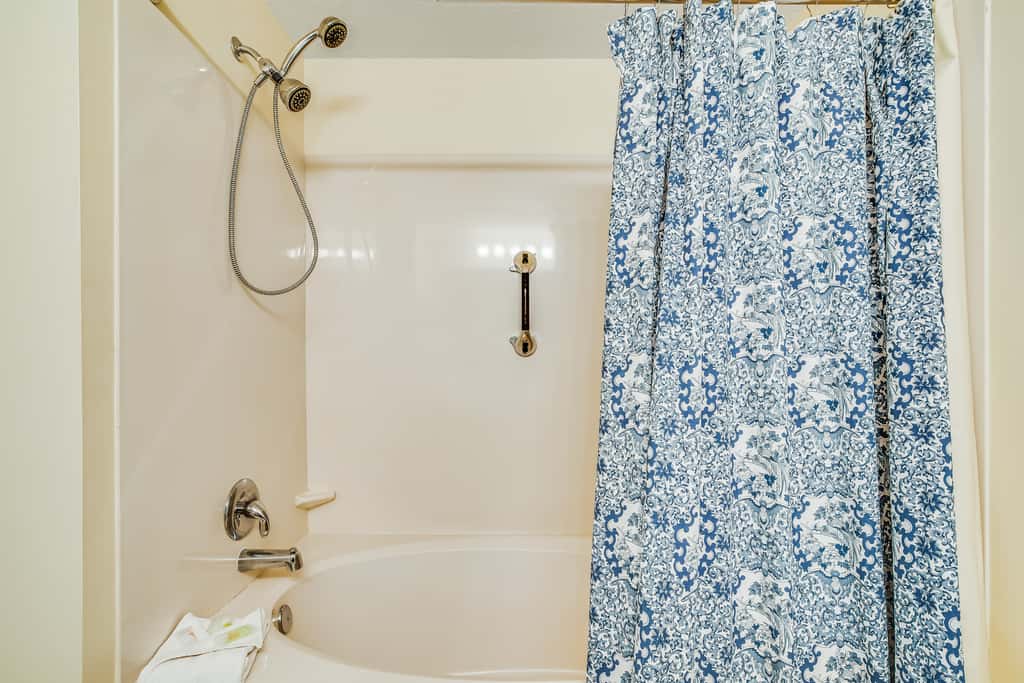 Snow-bird friendly condo with pool & fitness room - walk right out to the sand