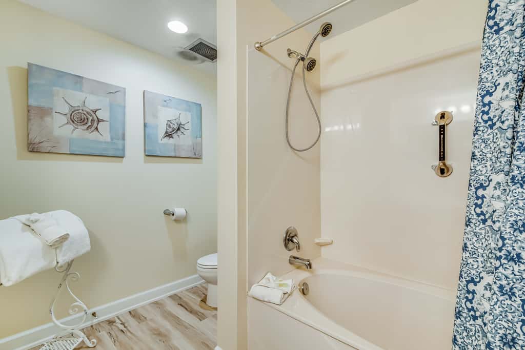 Snow-bird friendly condo with pool & fitness room - walk right out to the sand