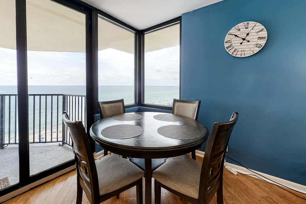 Beachfront retreat with a balcony, great views, tennis, pools & gym