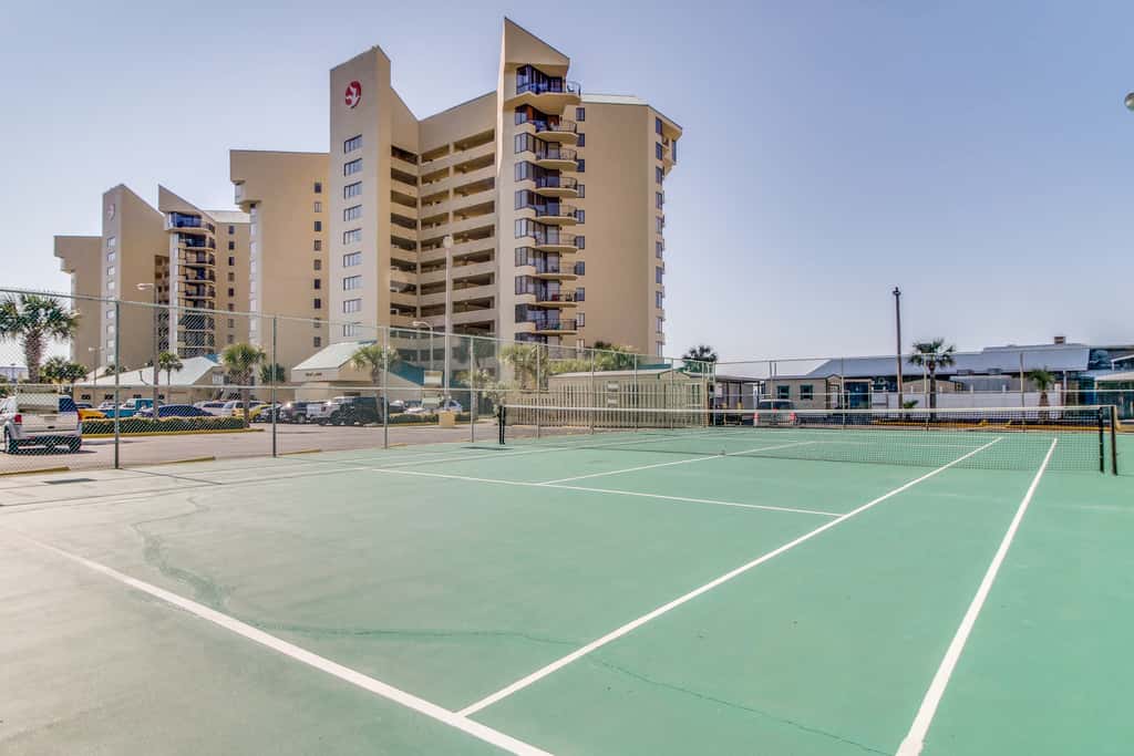 Beachfront retreat with a balcony, great views, tennis, pools & gym