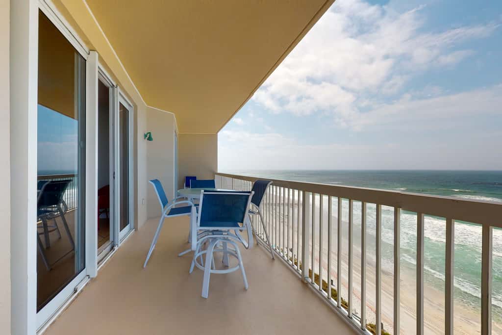 Sunny, eighth-floor, beachfront condo with pools, hot tub, & fitness room