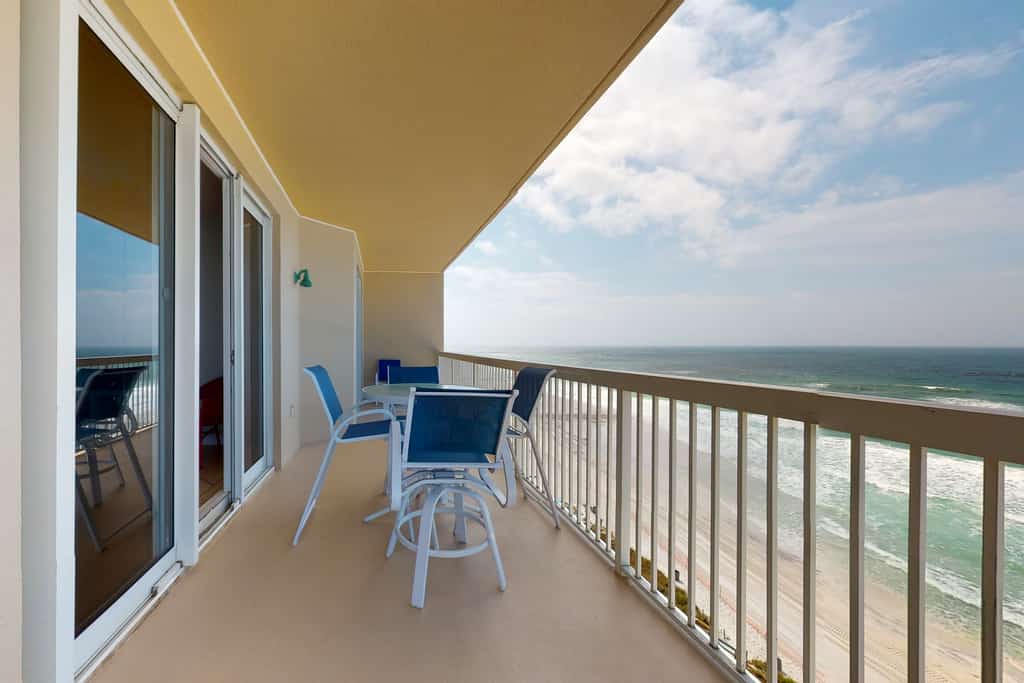 Sunny, eighth-floor, beachfront condo with pools, hot tub, & fitness room