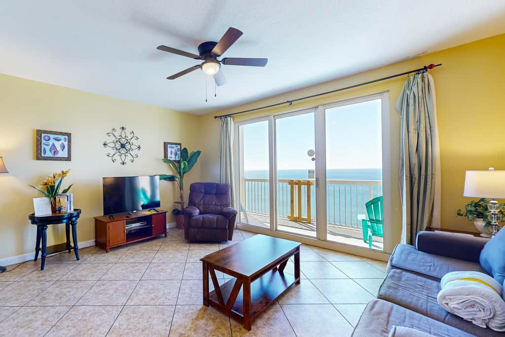 Cool & comfortable beachfront condo with balcony, pool, & gym