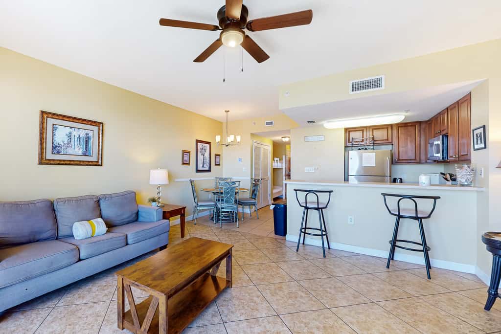 Cool & comfortable beachfront condo with balcony, pool, & gym