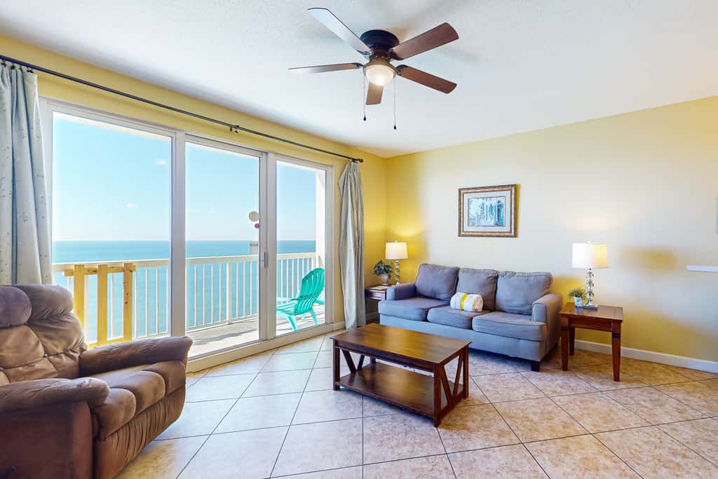 Cool & comfortable beachfront condo with balcony, pool, & gym