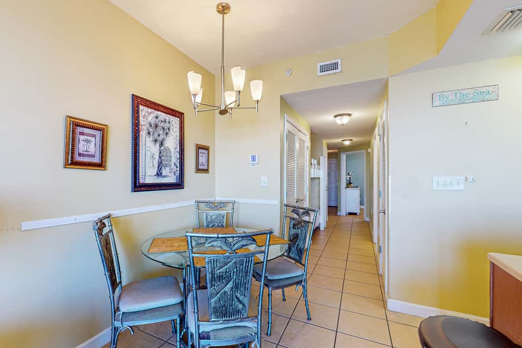 Cool & comfortable beachfront condo with balcony, pool, & gym