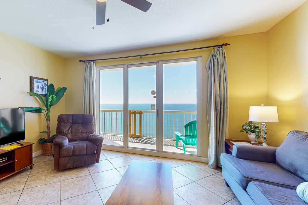 Cool & comfortable beachfront condo with balcony, pool, & gym
