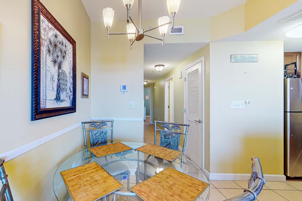 Cool & comfortable beachfront condo with balcony, pool, & gym
