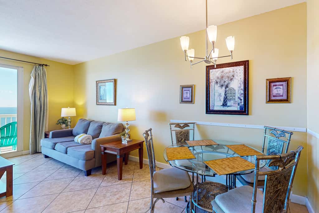Cool & comfortable beachfront condo with balcony, pool, & gym