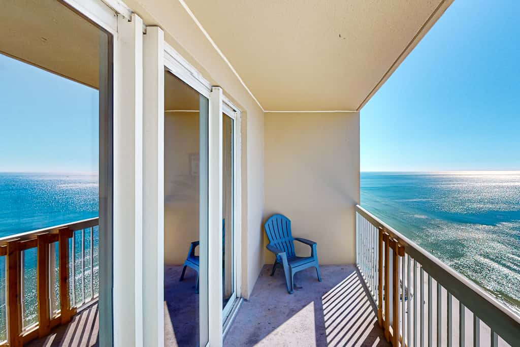 Cool & comfortable beachfront condo with balcony, pool, & gym