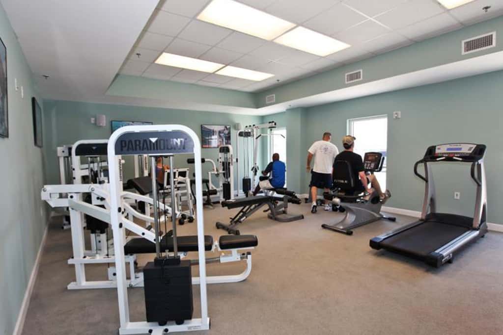 Cool & comfortable beachfront condo with balcony, pool, & gym