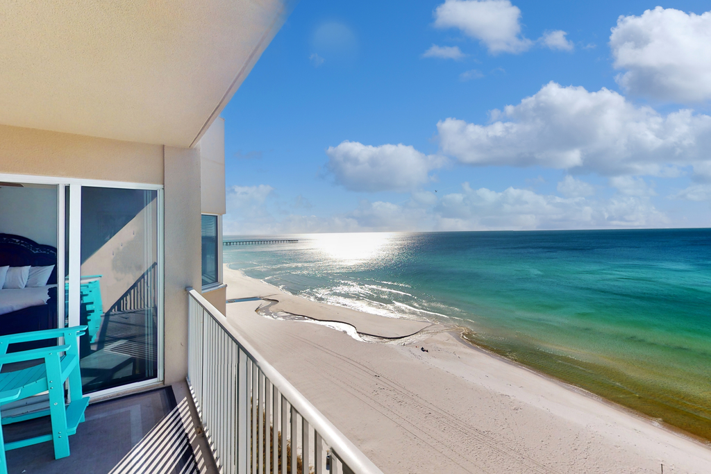 Oceanfront Condo with Shared Pool & Hot Tub, Ocean View, and High-Speed WiFi
