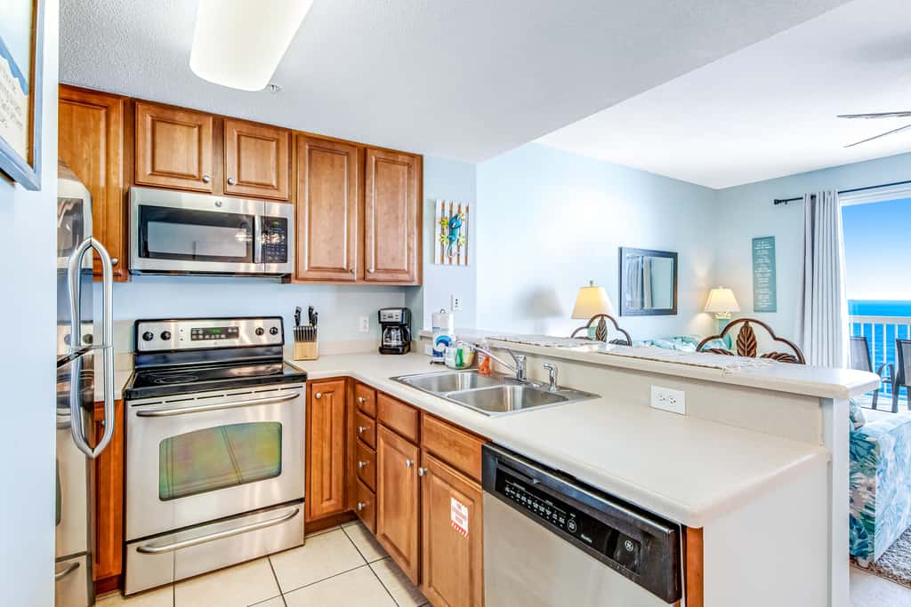 Bright & stylish condo with fantastic Gulf views from your balcony, pools & gym