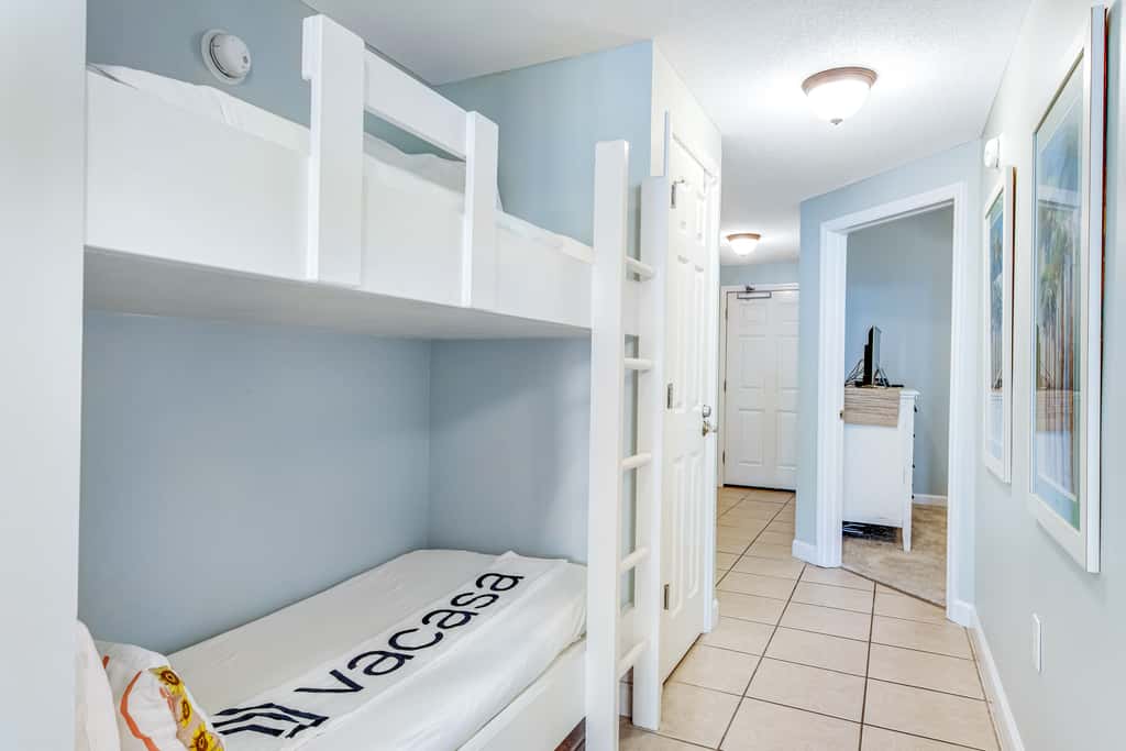Bright & stylish condo with fantastic Gulf views from your balcony, pools & gym