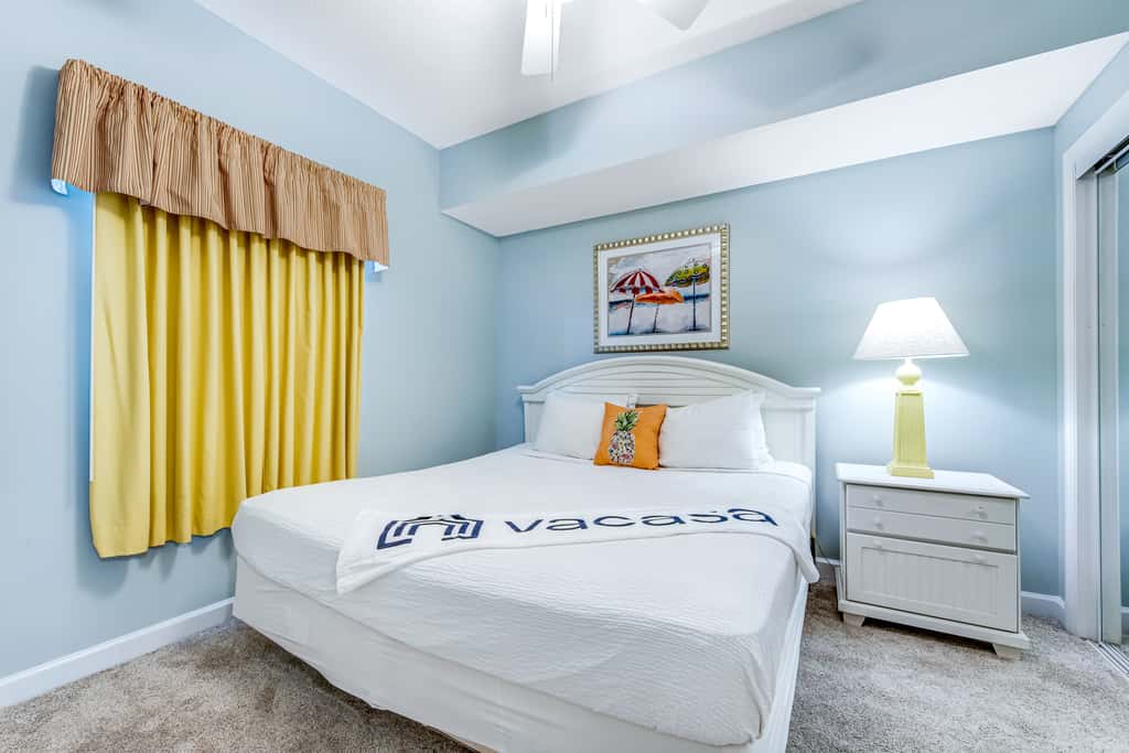 Bright & stylish condo with fantastic Gulf views from your balcony, pools & gym
