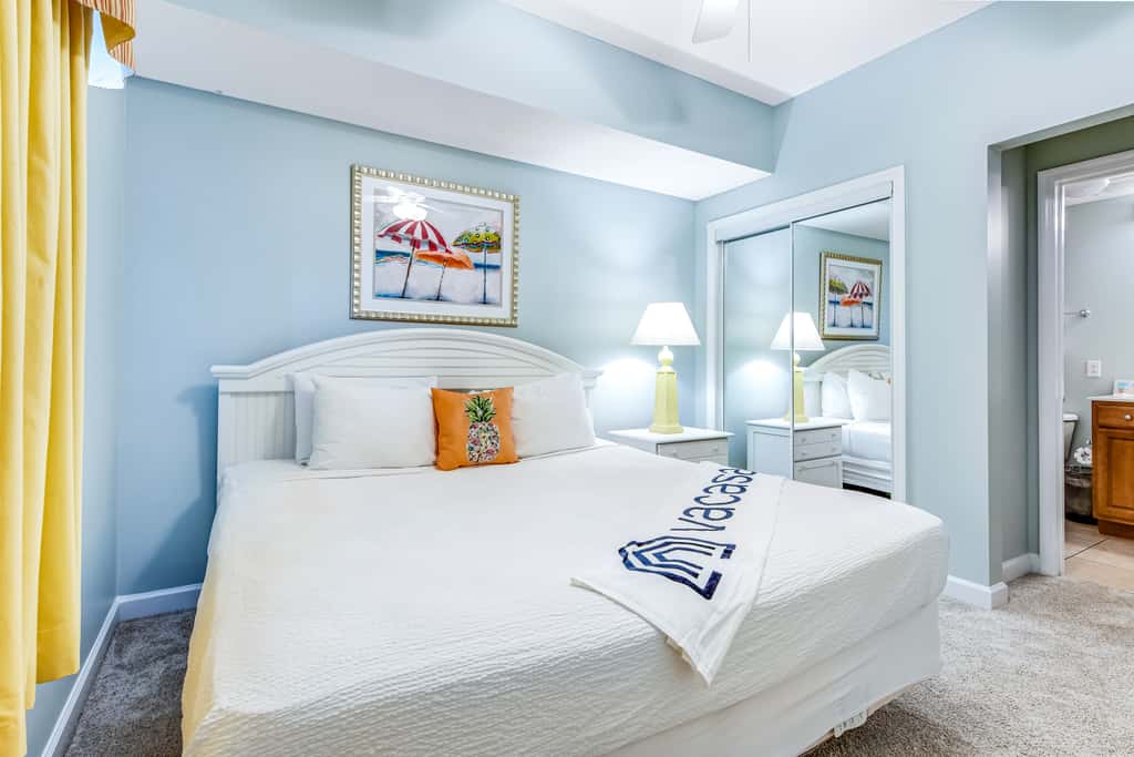 Bright & stylish condo with fantastic Gulf views from your balcony, pools & gym