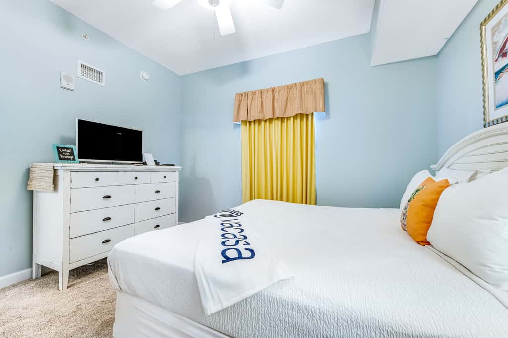 Bright & stylish condo with fantastic Gulf views from your balcony, pools & gym