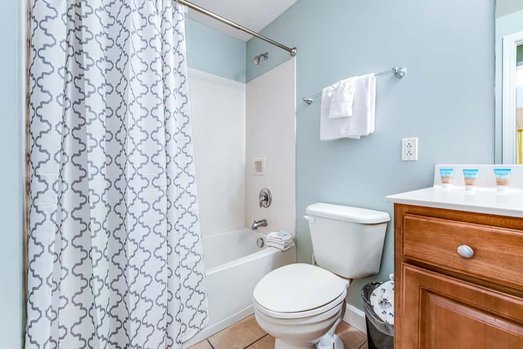 Bright & stylish condo with fantastic Gulf views from your balcony, pools & gym