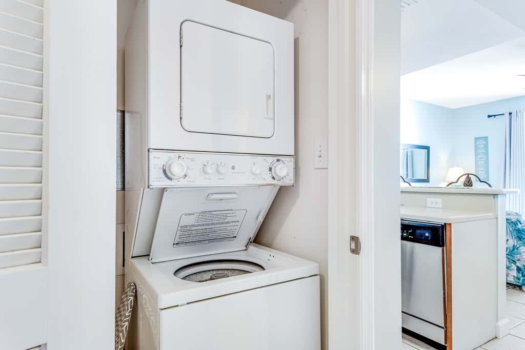 Bright & stylish condo with fantastic Gulf views from your balcony, pools & gym