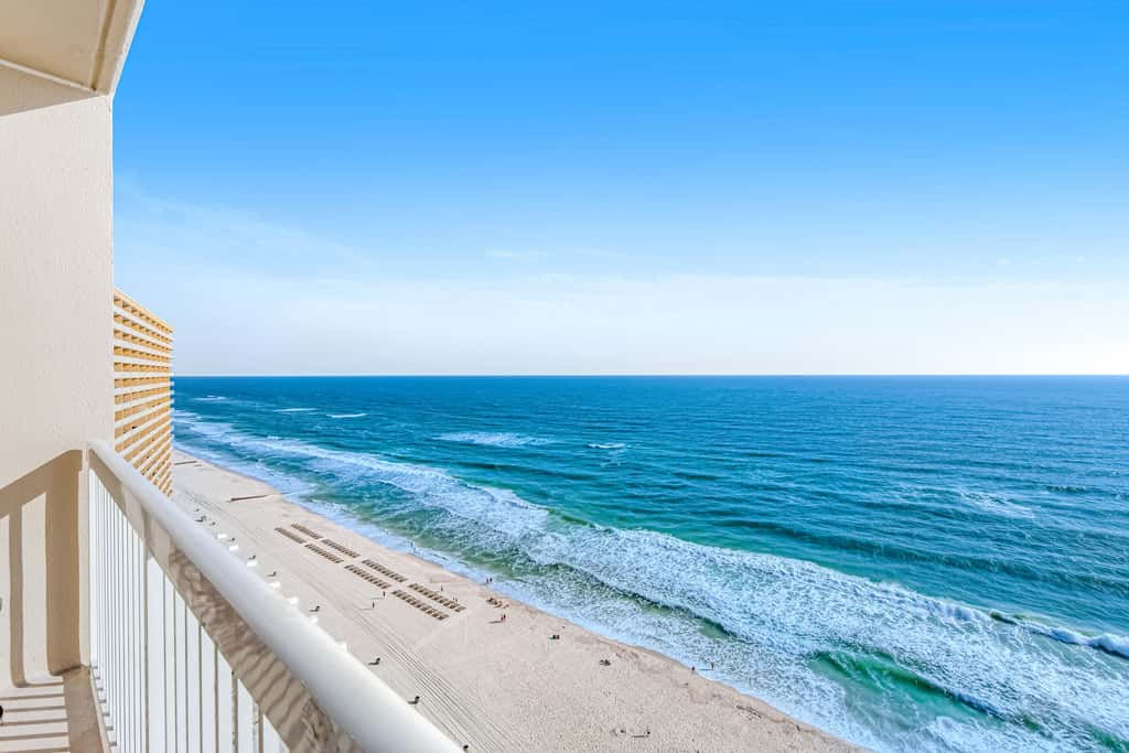 Bright & stylish condo with fantastic Gulf views from your balcony, pools & gym