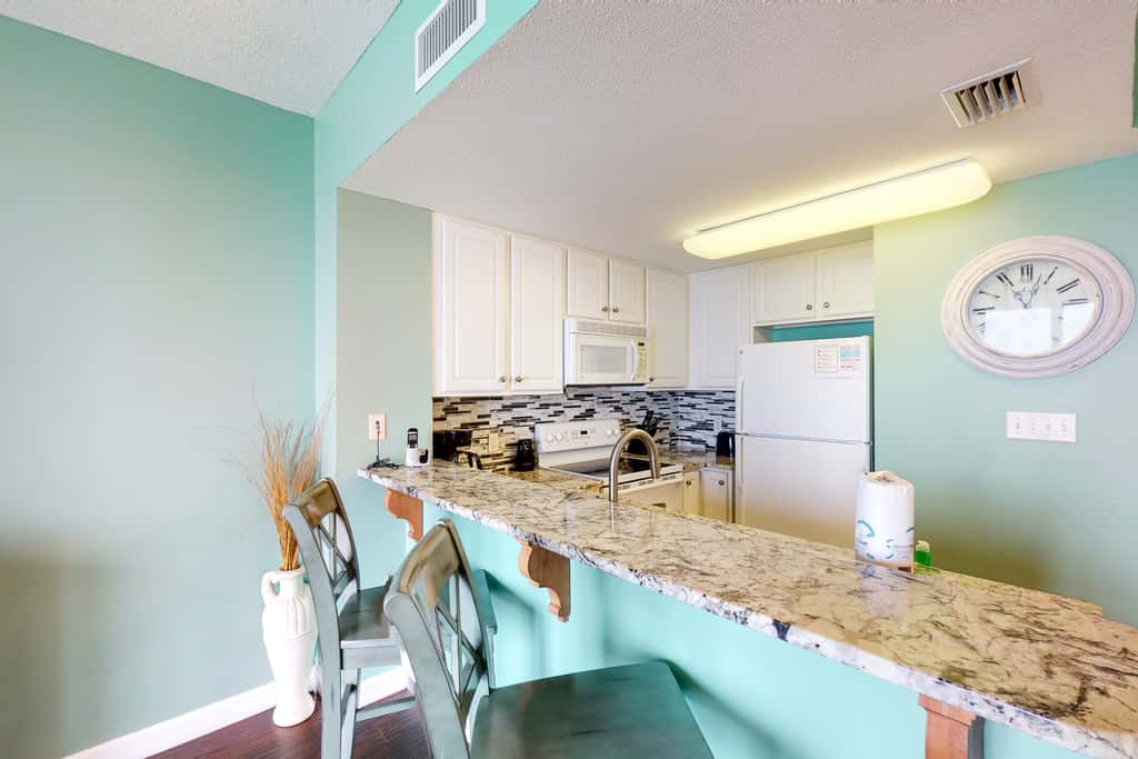Beachfront, seafoam sanctuary with furnished balcony, pools, & gym