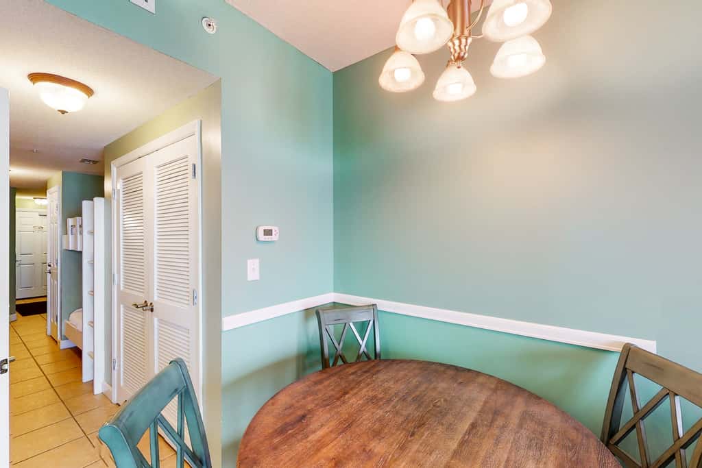 Beachfront, seafoam sanctuary with furnished balcony, pools, & gym