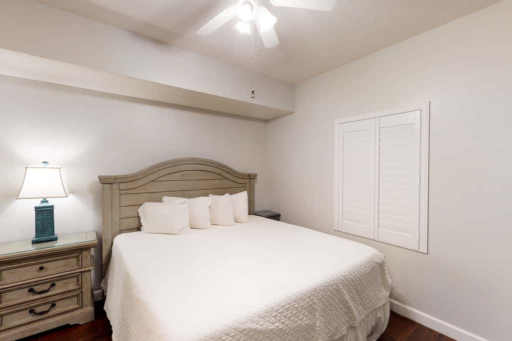 Beachfront, seafoam sanctuary with furnished balcony, pools, & gym