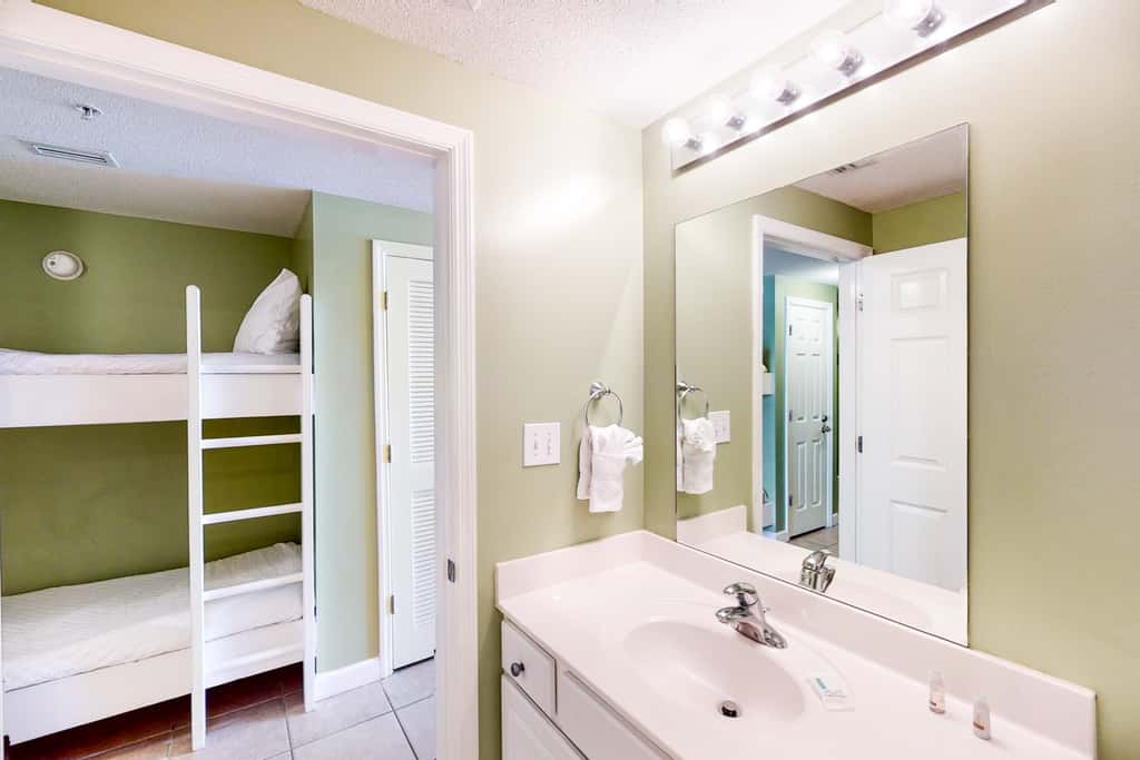 Beachfront, seafoam sanctuary with furnished balcony, pools, & gym