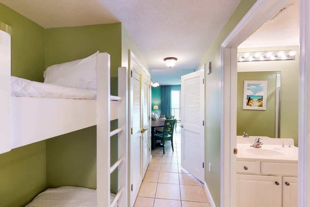 Beachfront, seafoam sanctuary with furnished balcony, pools, & gym