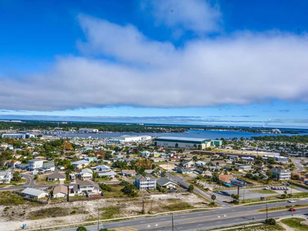 Beachfront, seafoam sanctuary with furnished balcony, pools, & gym