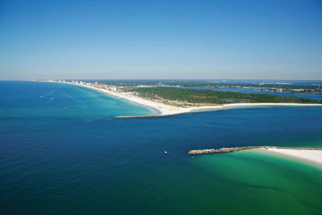Beachfront, seafoam sanctuary with furnished balcony, pools, & gym