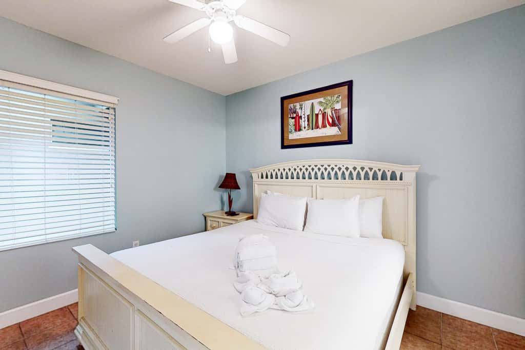 Snowbird Friendly Condo with Gorgeous Gulf Views, Pools, Hot Tub & Sauna