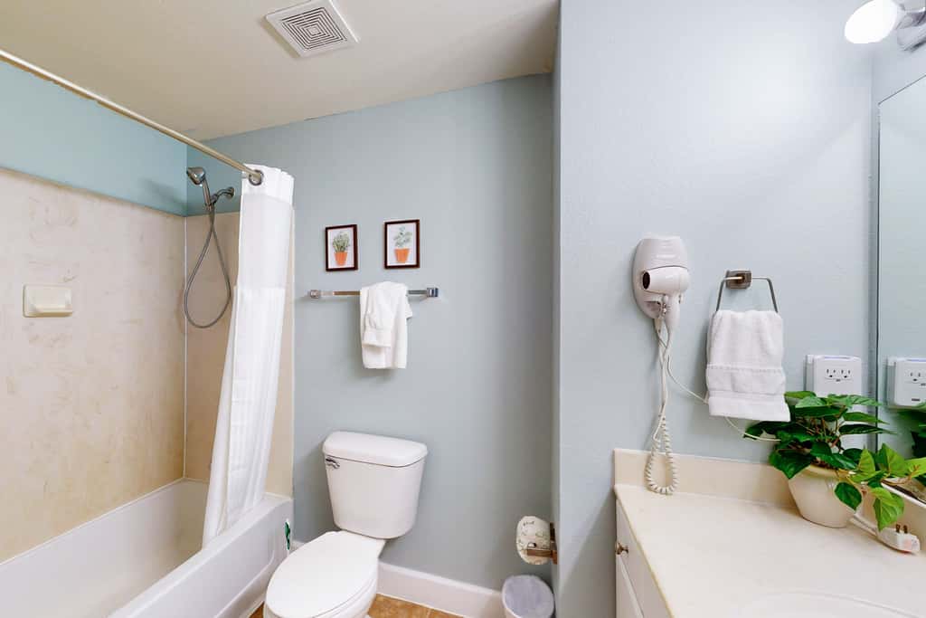 Snowbird Friendly Condo with Gorgeous Gulf Views, Pools, Hot Tub & Sauna