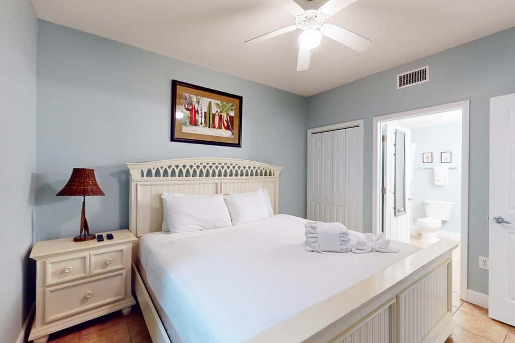 Snowbird Friendly Condo with Gorgeous Gulf Views, Pools, Hot Tub & Sauna
