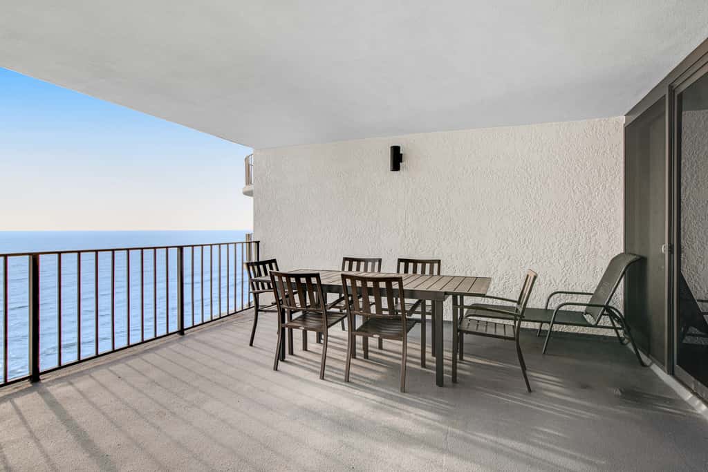 Waterfront beach condo w/ pool, hot tub & tennis available - balcony