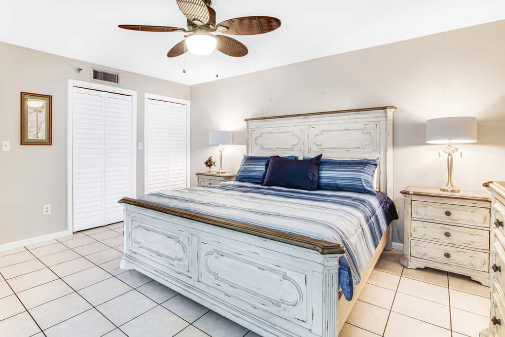 Waterfront beach condo w/ pool, hot tub & tennis available - balcony