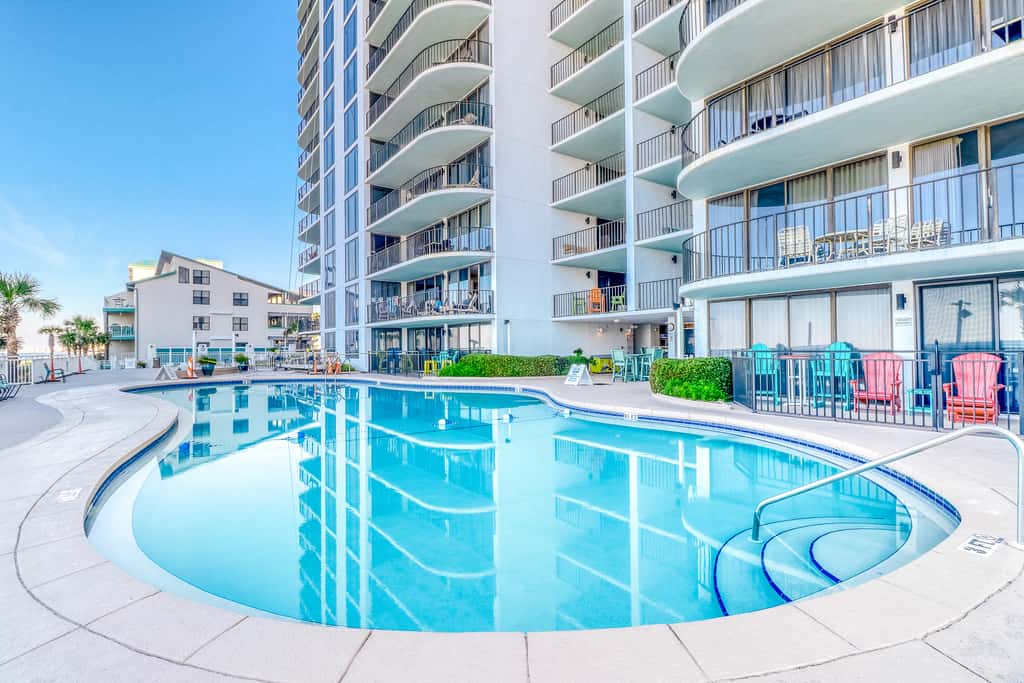 Waterfront beach condo w/ pool, hot tub & tennis available - balcony