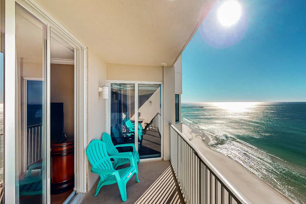 Exclusive Gulf-front condo - panoramic views , Pools & Hot tub