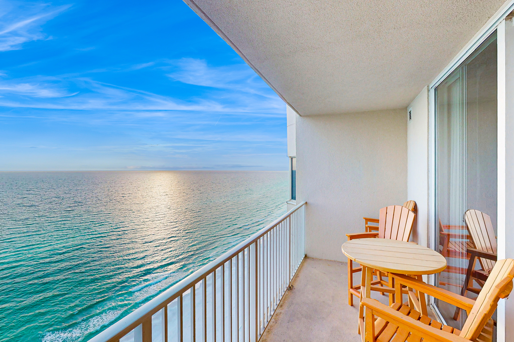 Spacious condo with full kitchen, shared pool and beachfront