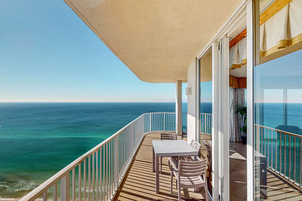 Gulf-front, 23rd-floor condo with pools, hot tubs, seasonal beach service & gym