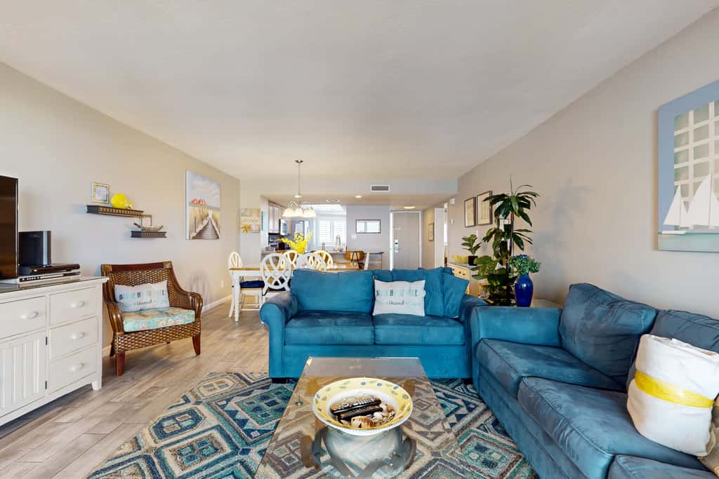8th floor condo with Gulf views, balcony, pools, hot tubs, central AC, and WiFi