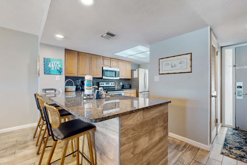 8th floor condo with Gulf views, balcony, pools, hot tubs, central AC, and WiFi