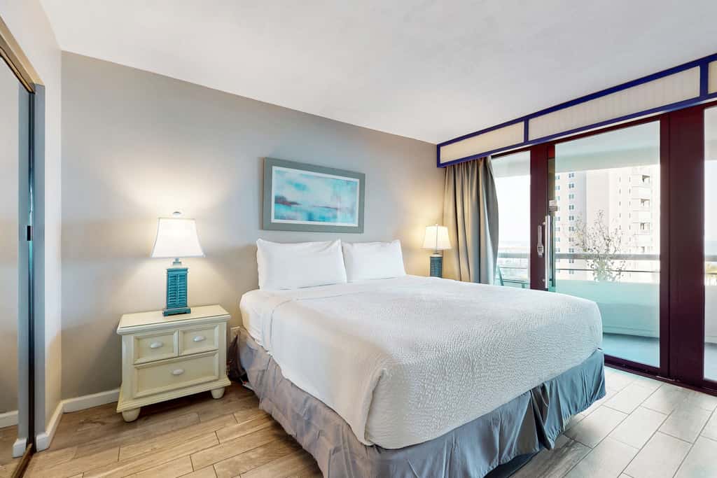 8th floor condo with Gulf views, balcony, pools, hot tubs, central AC, and WiFi
