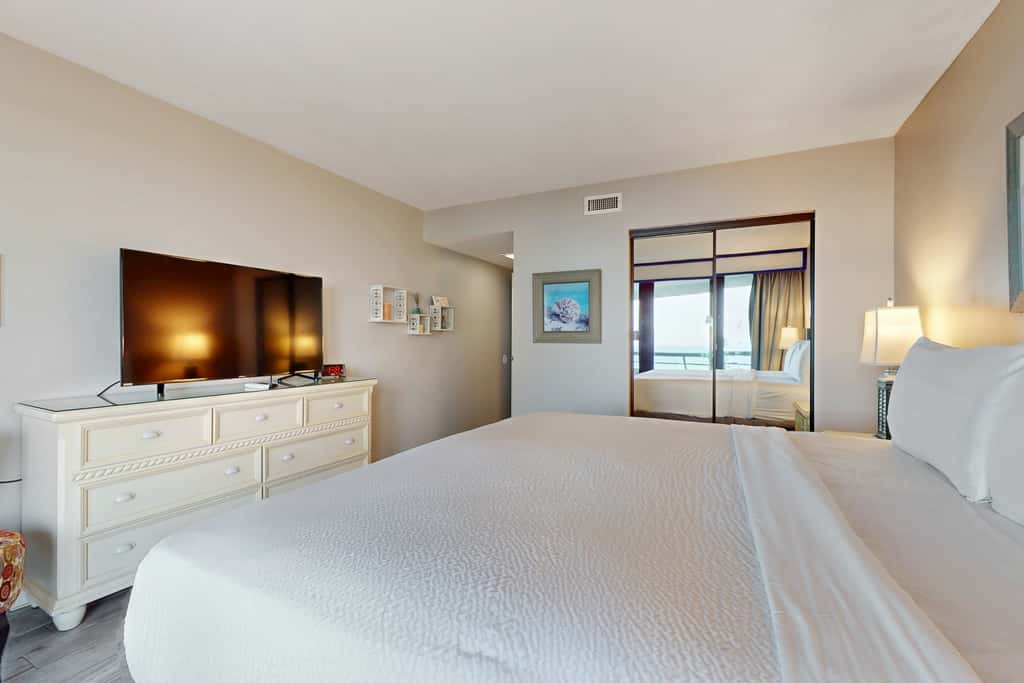 8th floor condo with Gulf views, balcony, pools, hot tubs, central AC, and WiFi