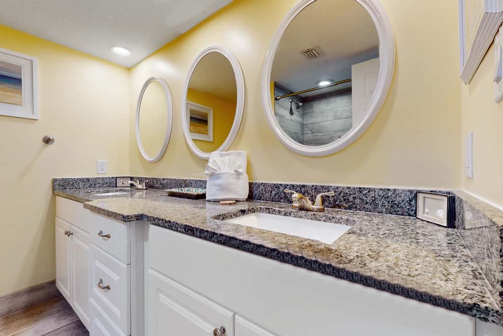 8th floor condo with Gulf views, balcony, pools, hot tubs, central AC, and WiFi