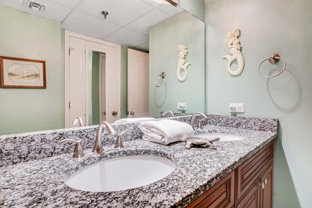 Gulf views from your private balcony - condo with pool , hot tub & beach access