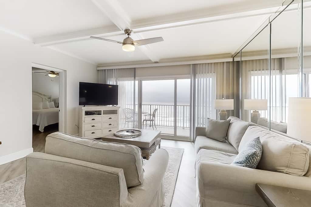 Magnificent Sixth-floor Oceanfront Condo with pool, Tennis & Gym