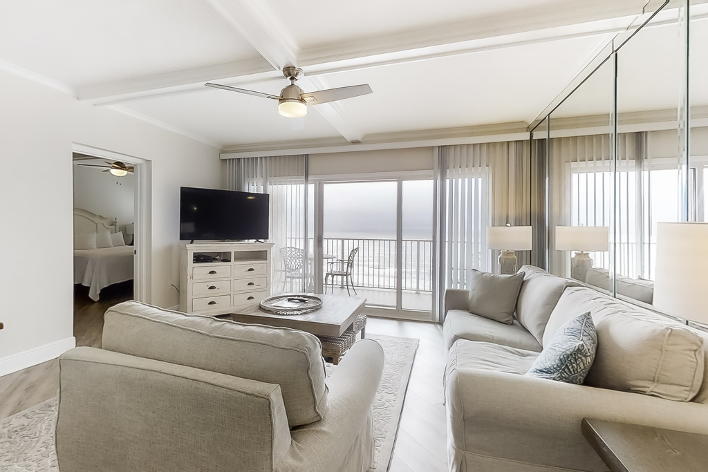 Magnificent Sixth-floor Oceanfront Condo with pool, Tennis & Gym