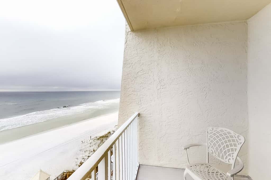 Magnificent Sixth-floor Oceanfront Condo with pool, Tennis & Gym